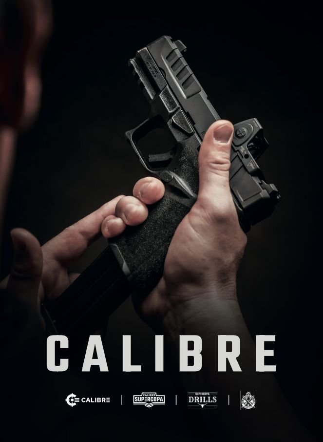 Cartaz da Calibre mostra mão segurando pistola sobre fundo preto.