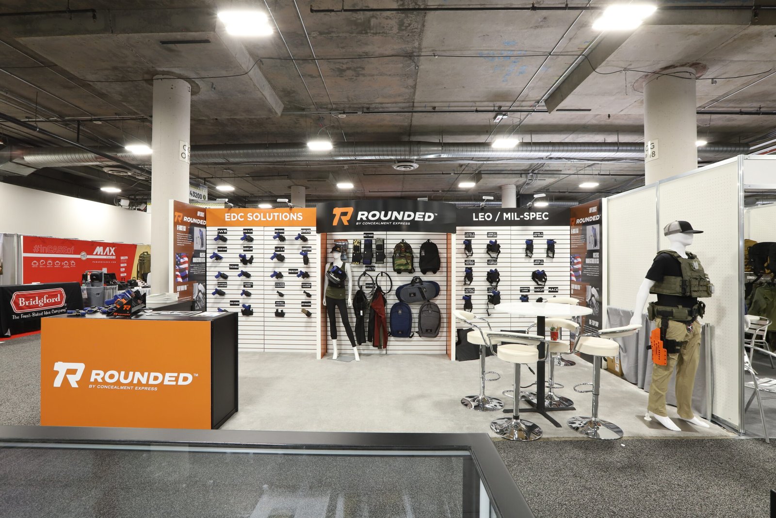Estande de acessórios táticos montado na Shot Show.