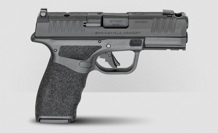 Pistola Springfield Armory Hellcat Pro Comp vista de perfil sobre fundo branco.