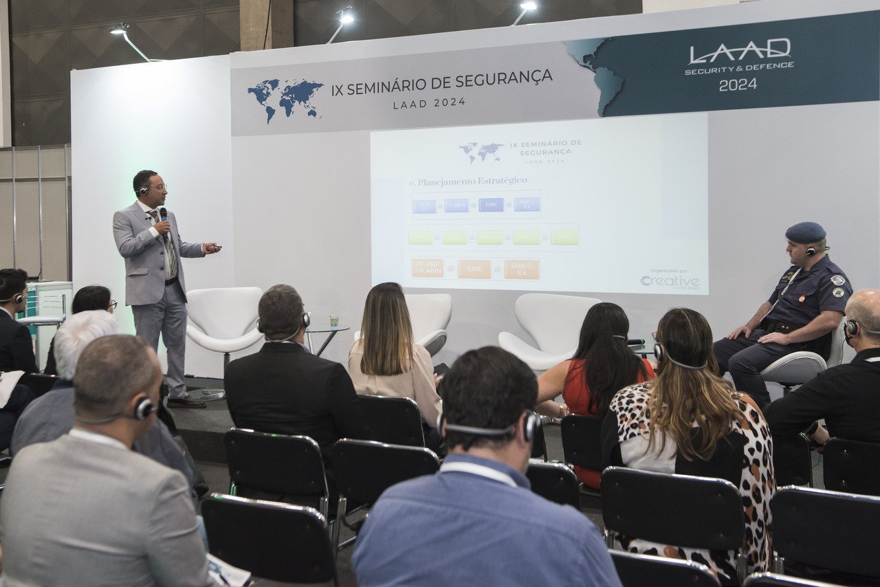 Palestra sobre segurança reúne público no seminário da LAAD 2024.