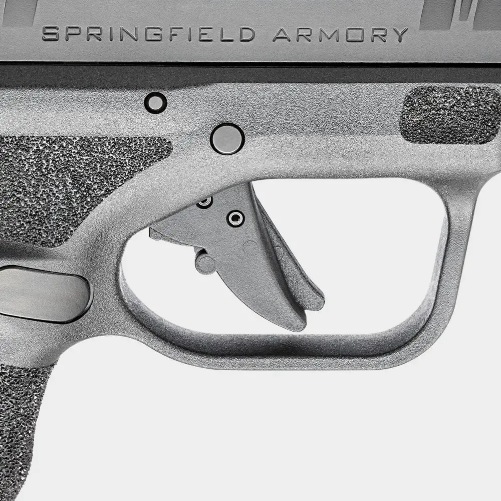 Detalhe do gatilho da pistola Springfield Armory Hellcat.