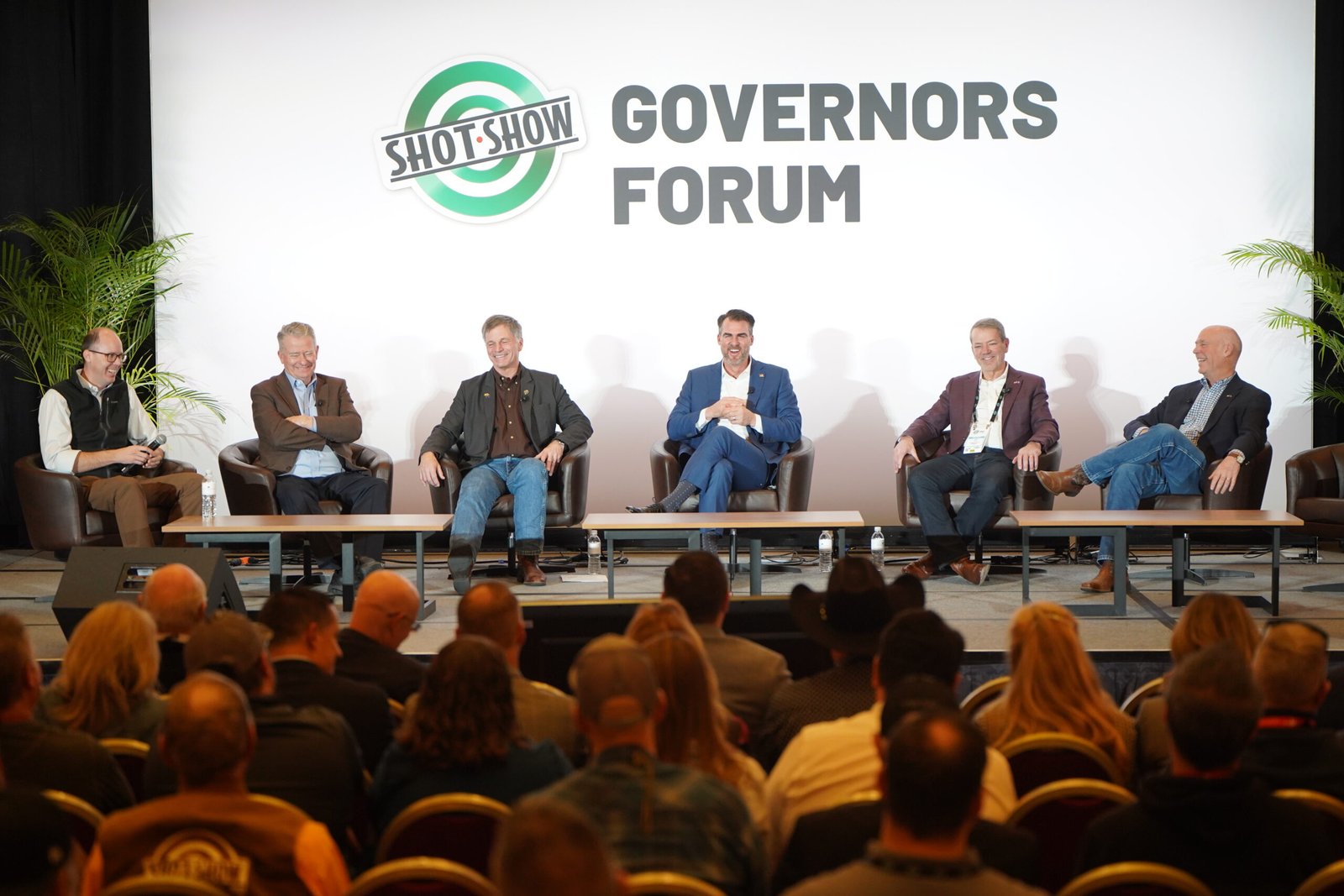 Painel de governadores reúne autoridades no palco da Shot Show.