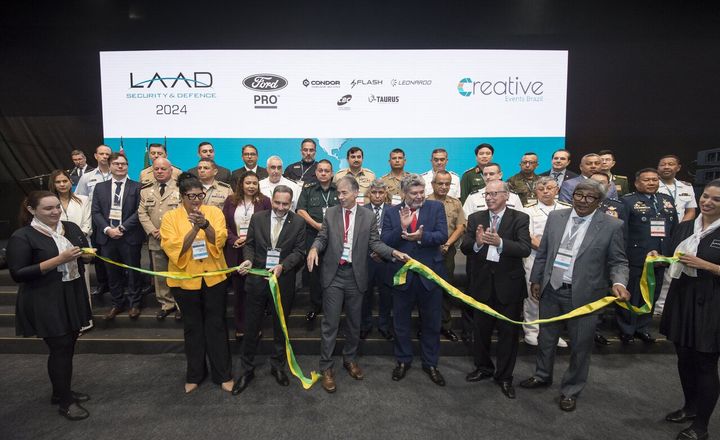 Autoridades e representantes participam de abertura da LAAD Security & Defence.