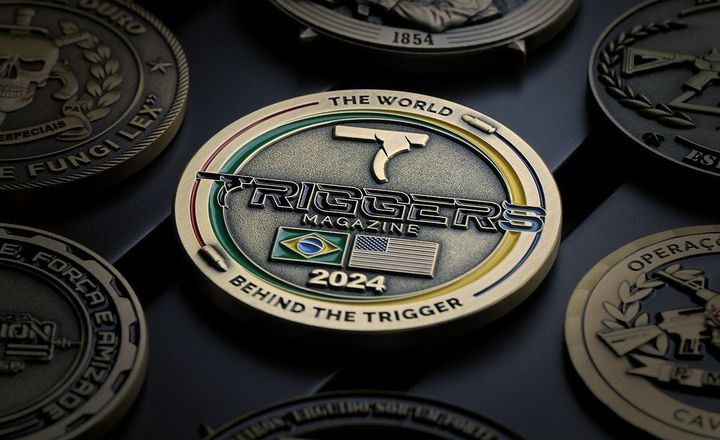 Medalhas comemorativas da Triggers Magazine e de forças de segurança.