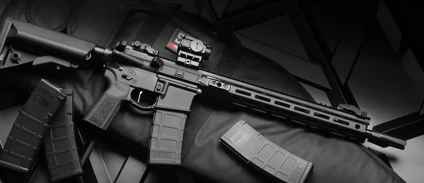 O kit SAINT Gear Pac inclui uma mira holográfica Viridian Venta com ponto verde e um elevador, além de quatro carregadores Magpul PMAG Gen M3 de 30 tiros — tudo isso em um estojo de alta qualidade para levar tudo ao estande de tiro.