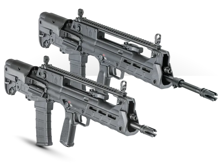 Dois fuzis Springfield Armory Hellion em diferentes configurações sobre fundo preto.