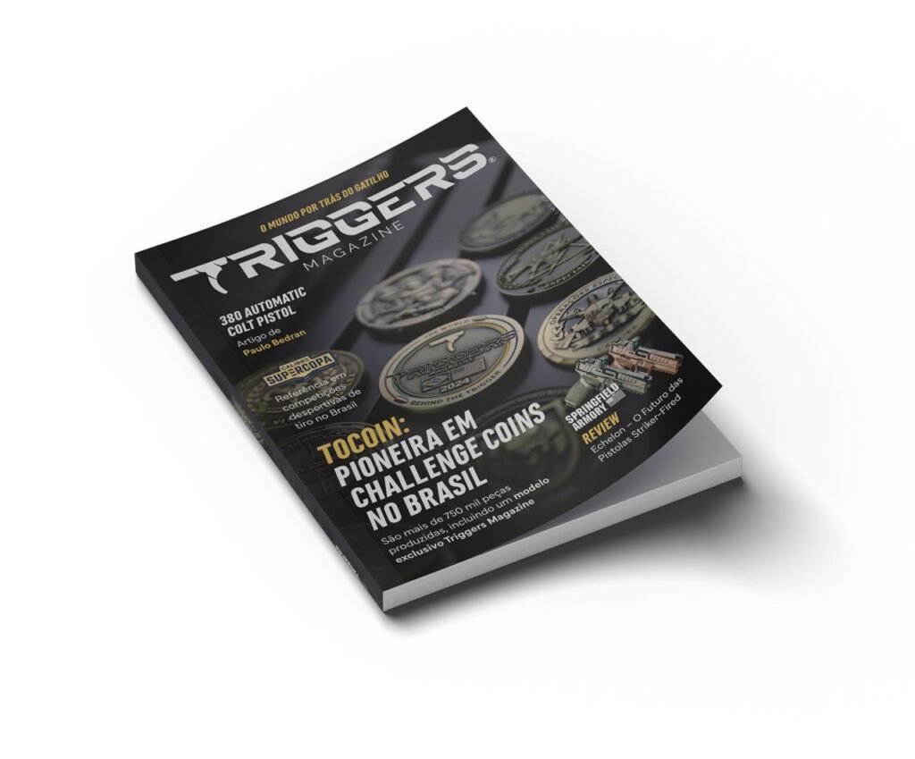 Exemplar da Triggers Magazine com matéria sobre medalhas comemorativas.