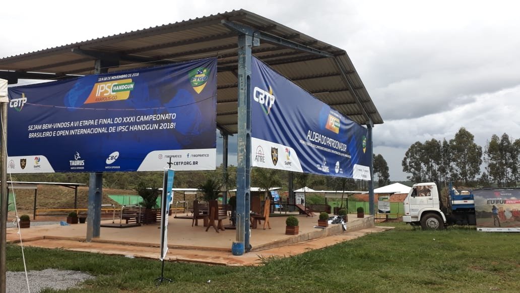 Entrada de estande do Campeonato Brasileiro de Tiro Prático em Handgun.