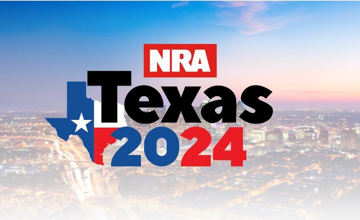 Logotipo do encontro anual da NRA no Texas em 2024 sobre vista de uma cidade.